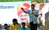 Kejriwal raises full-statehood issue with Home Minister